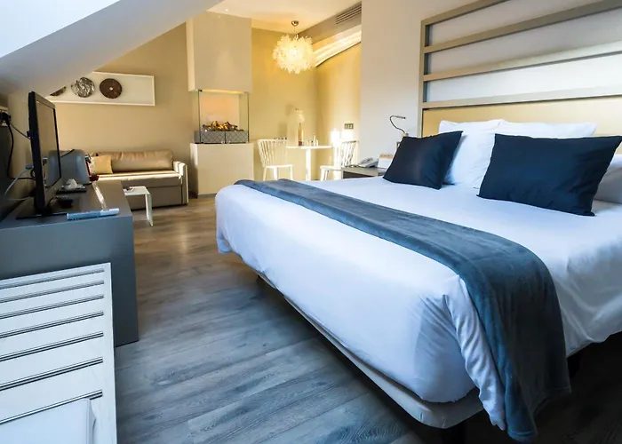 & Princesa Munia Hotel 4*