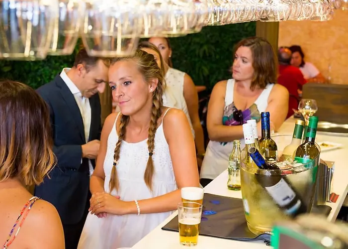 & Princesa Munia Oviedo