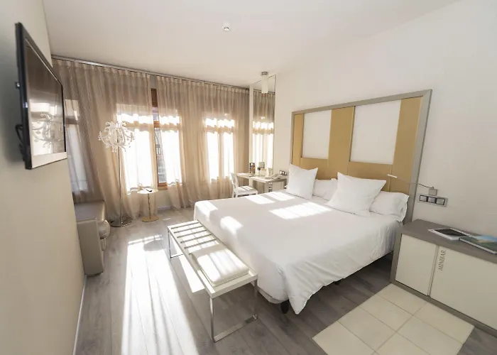 & Princesa Munia Oviedo